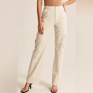 Abercrombie & Fitch Curve Love Relaxed Cargo Pants - color: cream / size: 33/16